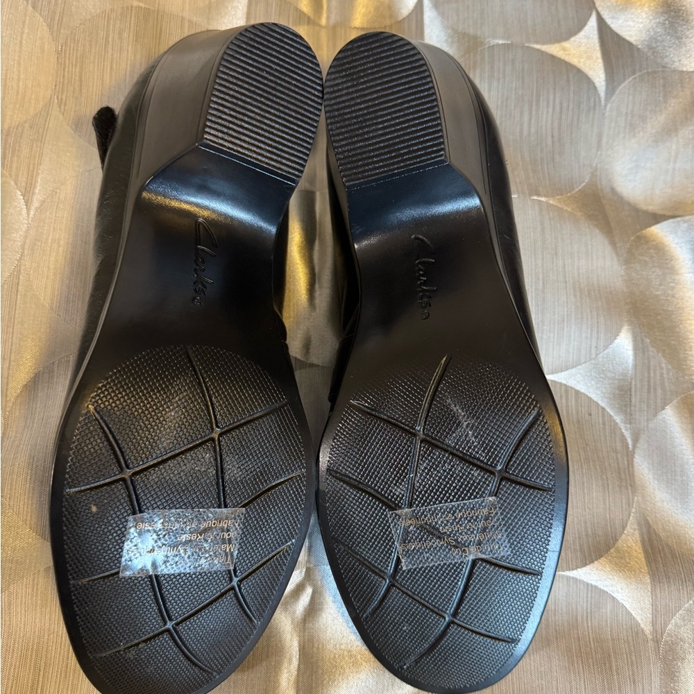 Clarks Black Leather Mary Jane Flats with Adjustable Strap - Picture 3 of 3